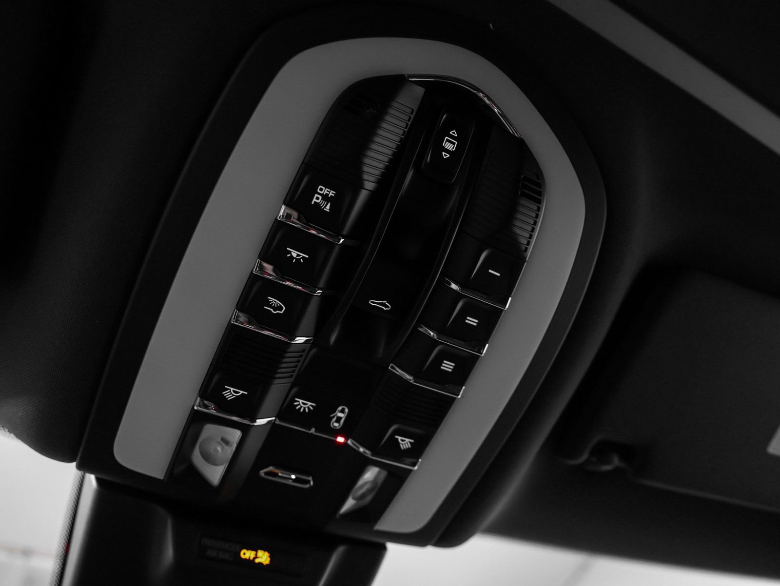 Certified 2025 Porsche Macan image 27