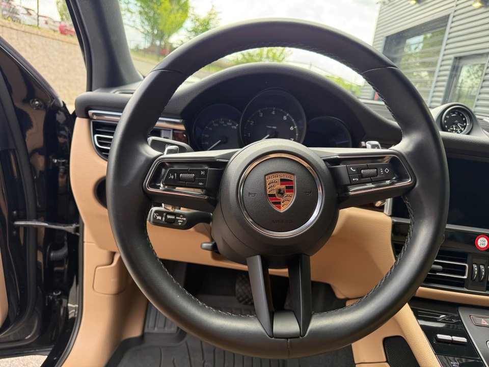 Certified 2024 Porsche Macan image 15
