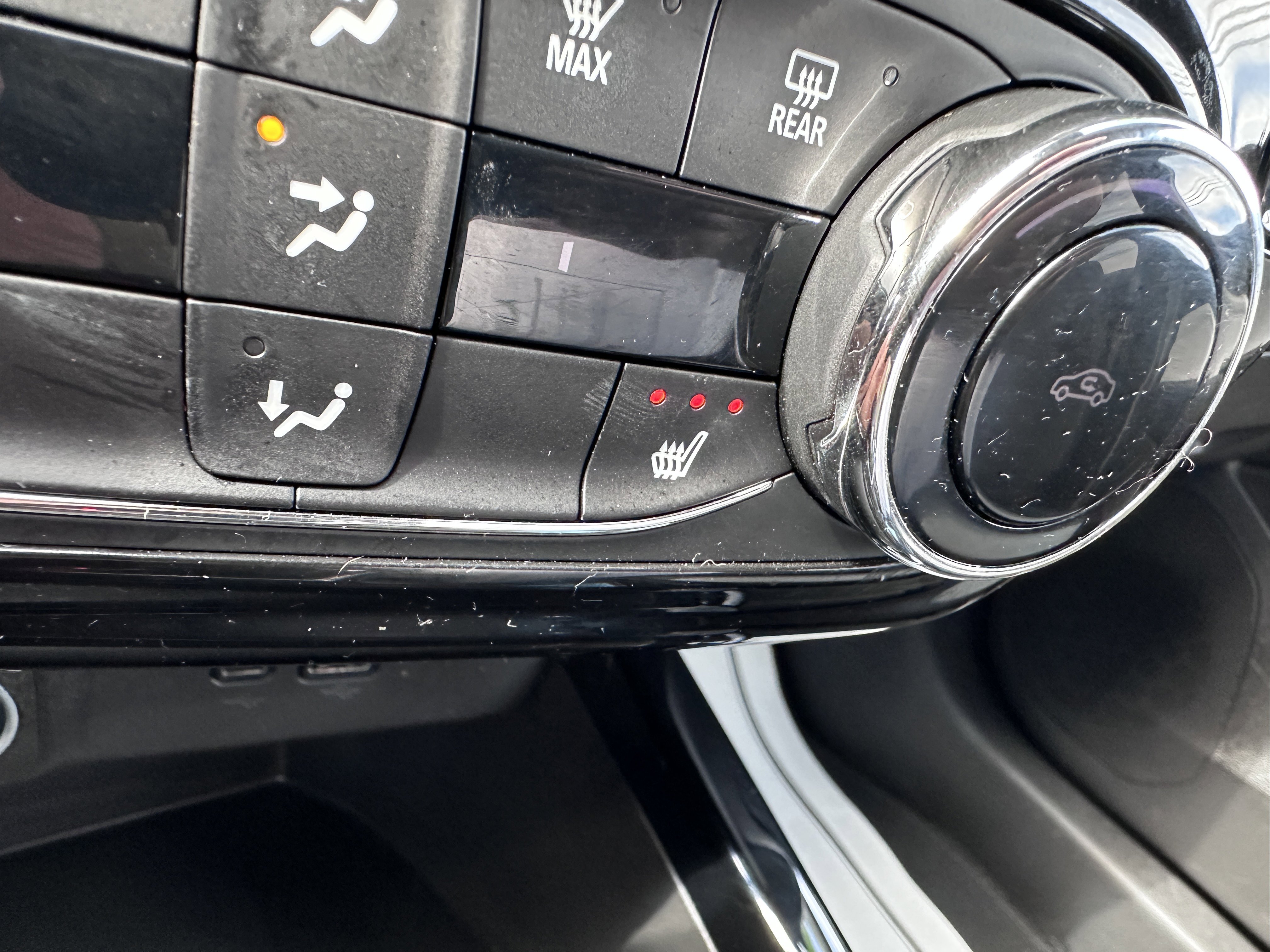 Used 2025 Chevrolet Trax LT w/ Driver Confidence Package image 17