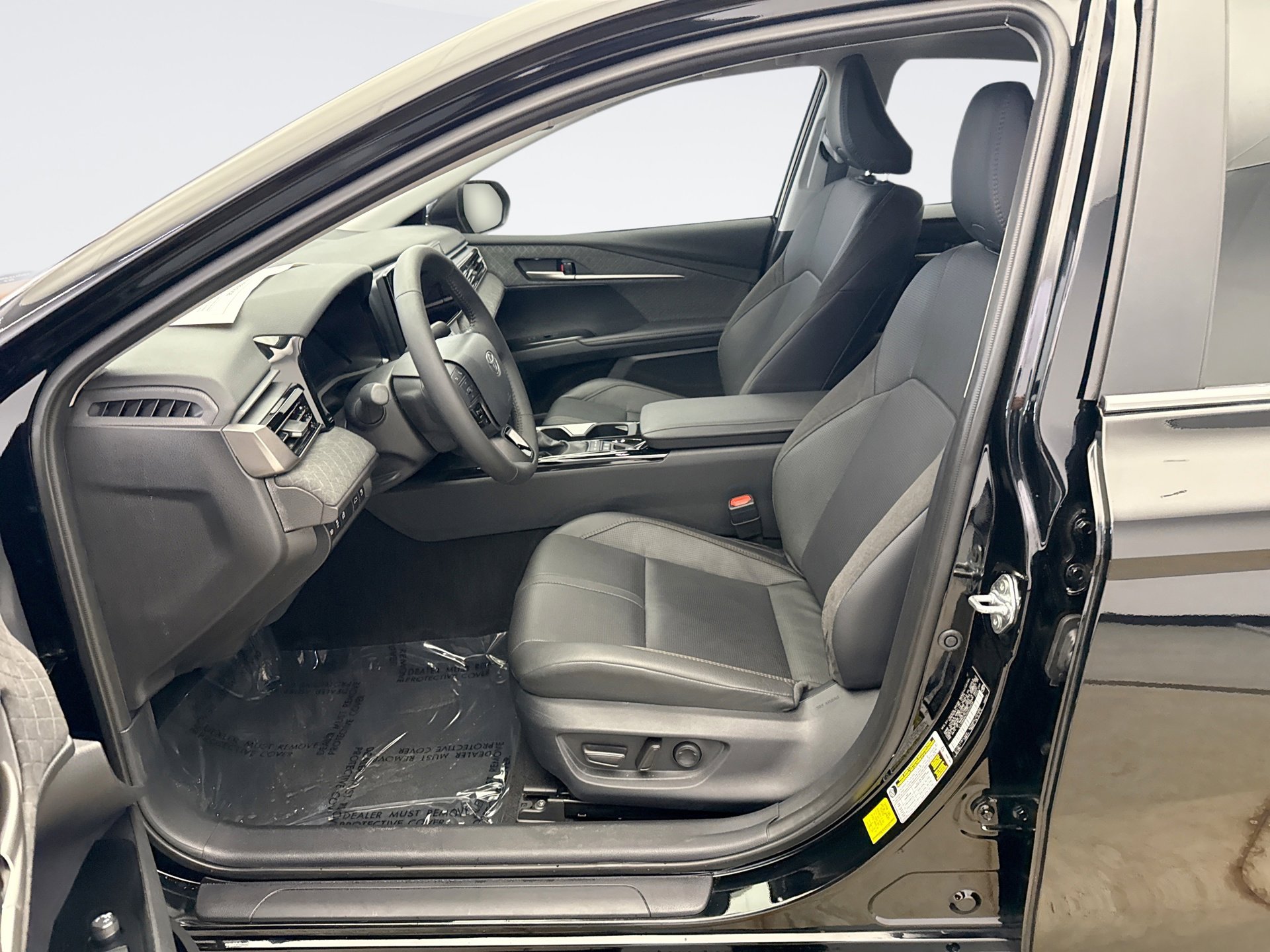 Used 2025 Toyota Camry XLE AWD/4WD image 10