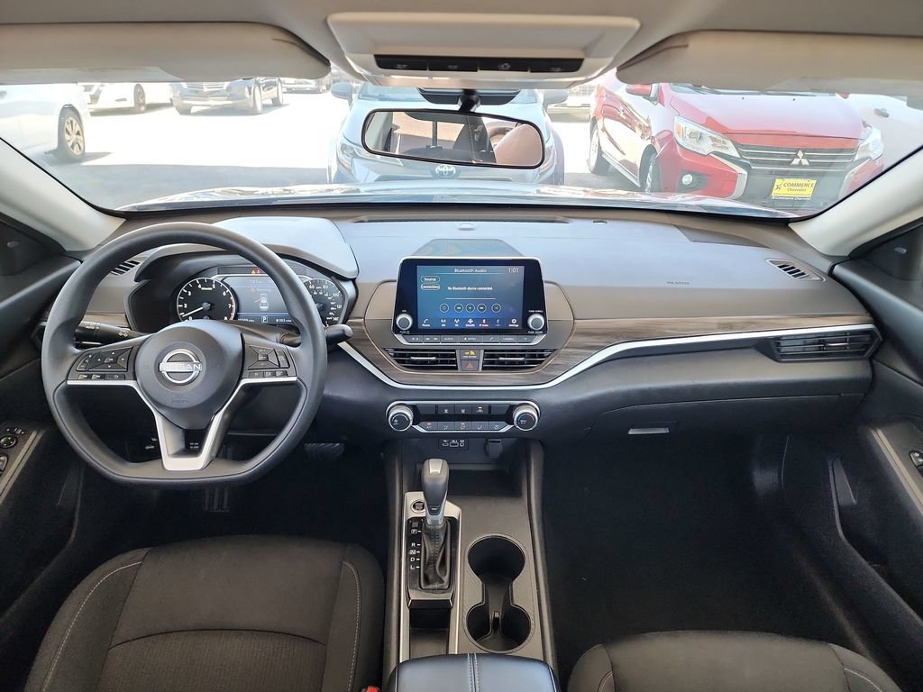 Used 2025 Nissan Altima 2.5 SV FWD image 16