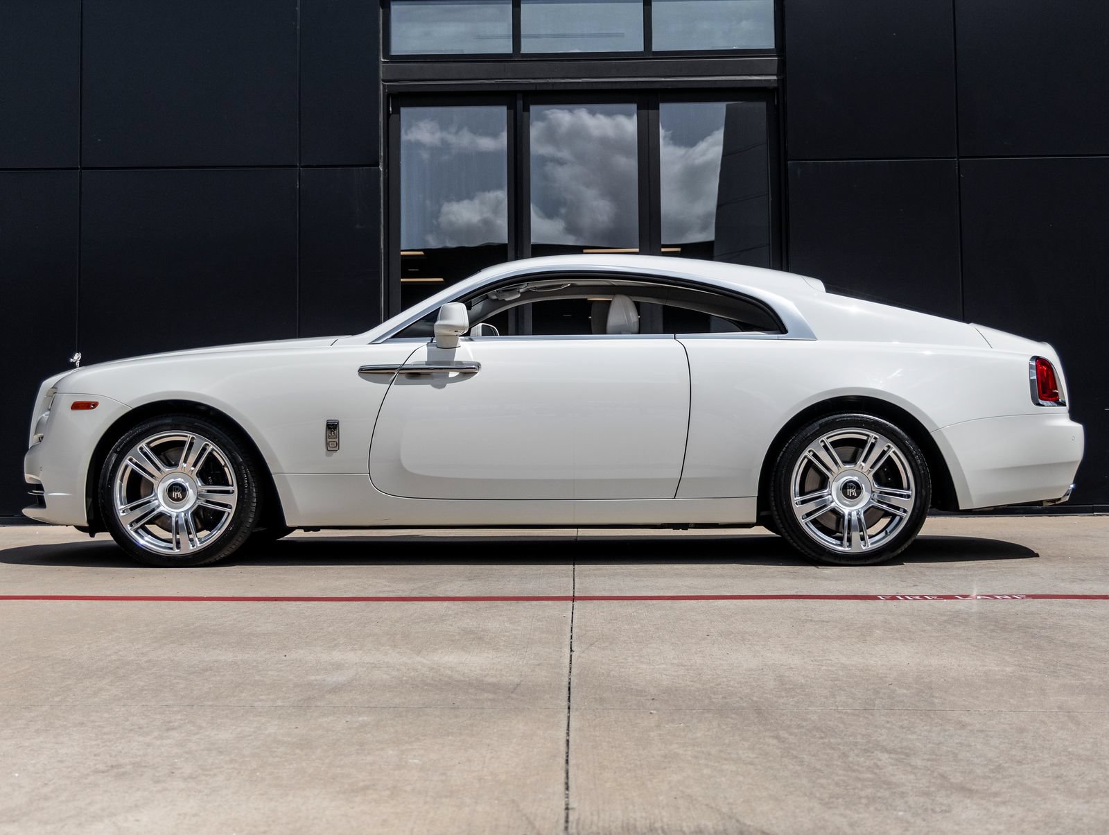Used 2018 Rolls-Royce Wraith RWD image 2