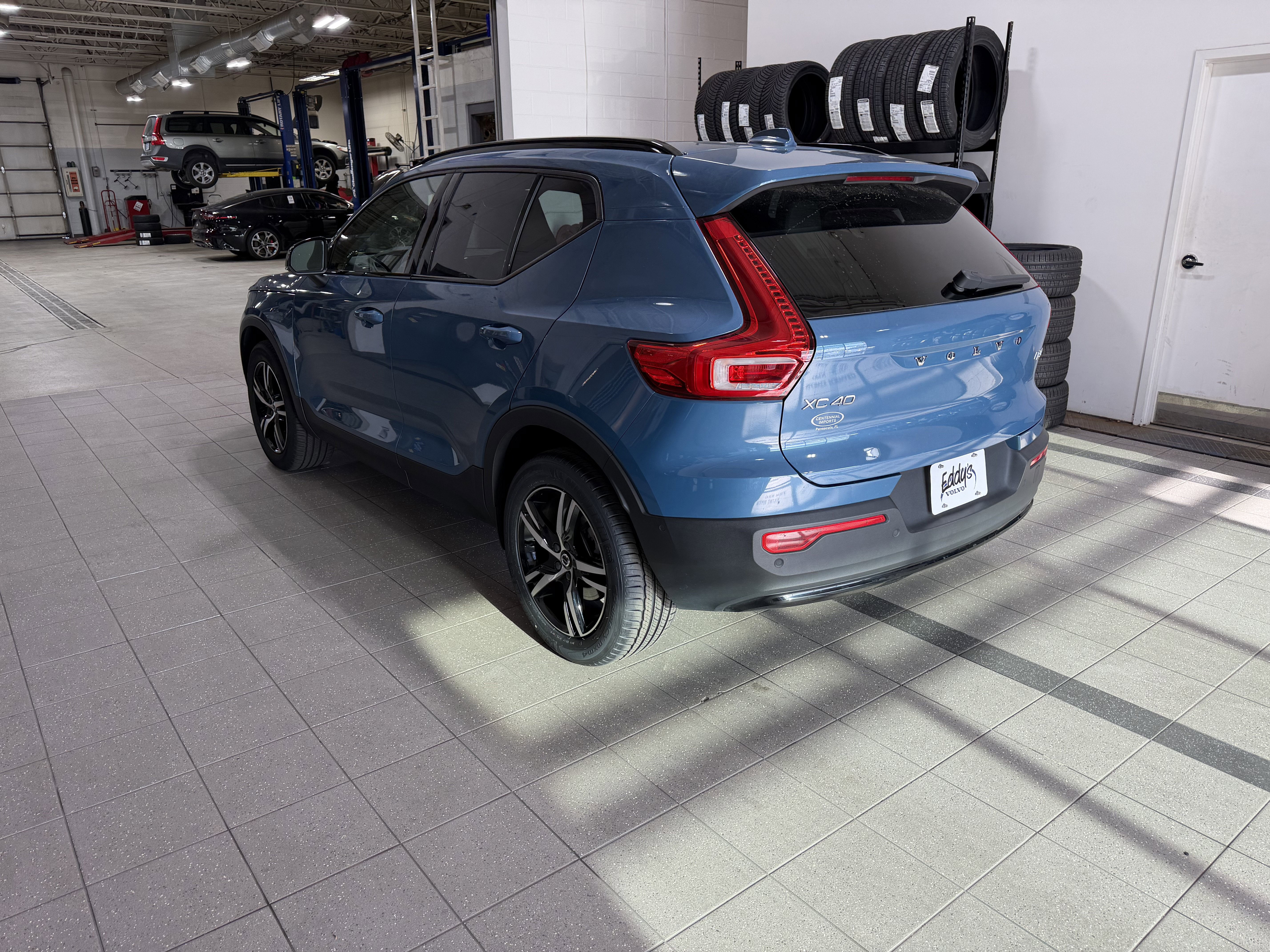 Used 2023 Volvo XC40 B5 Plus w/ Driver Assist Package AWD/4WD image 6