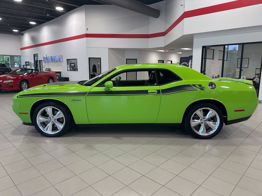 Used 2015 Dodge Challenger R/T Plus RWD image 2