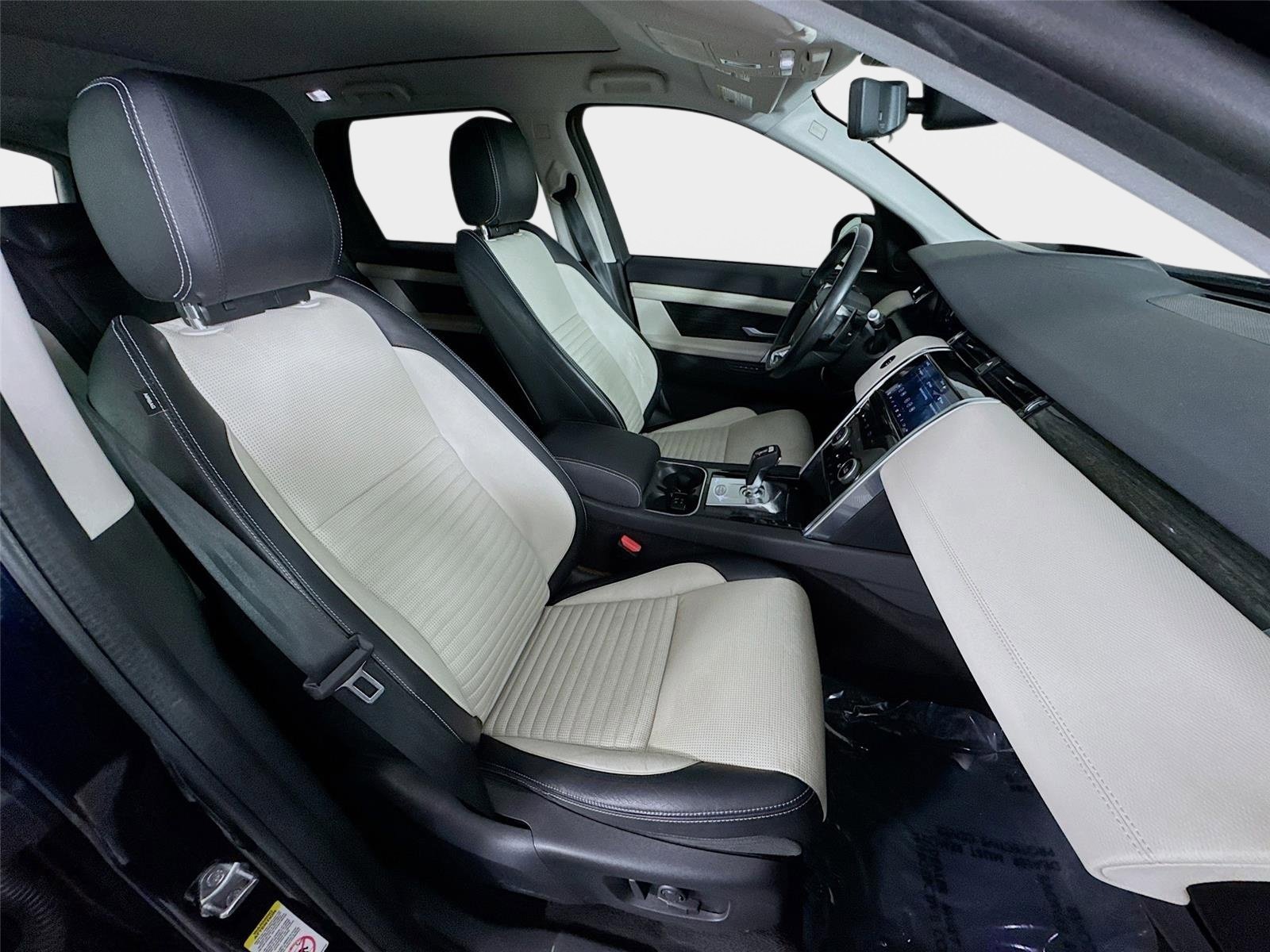 Used 2020 Land Rover Discovery Sport SE R-Dynamic image 29