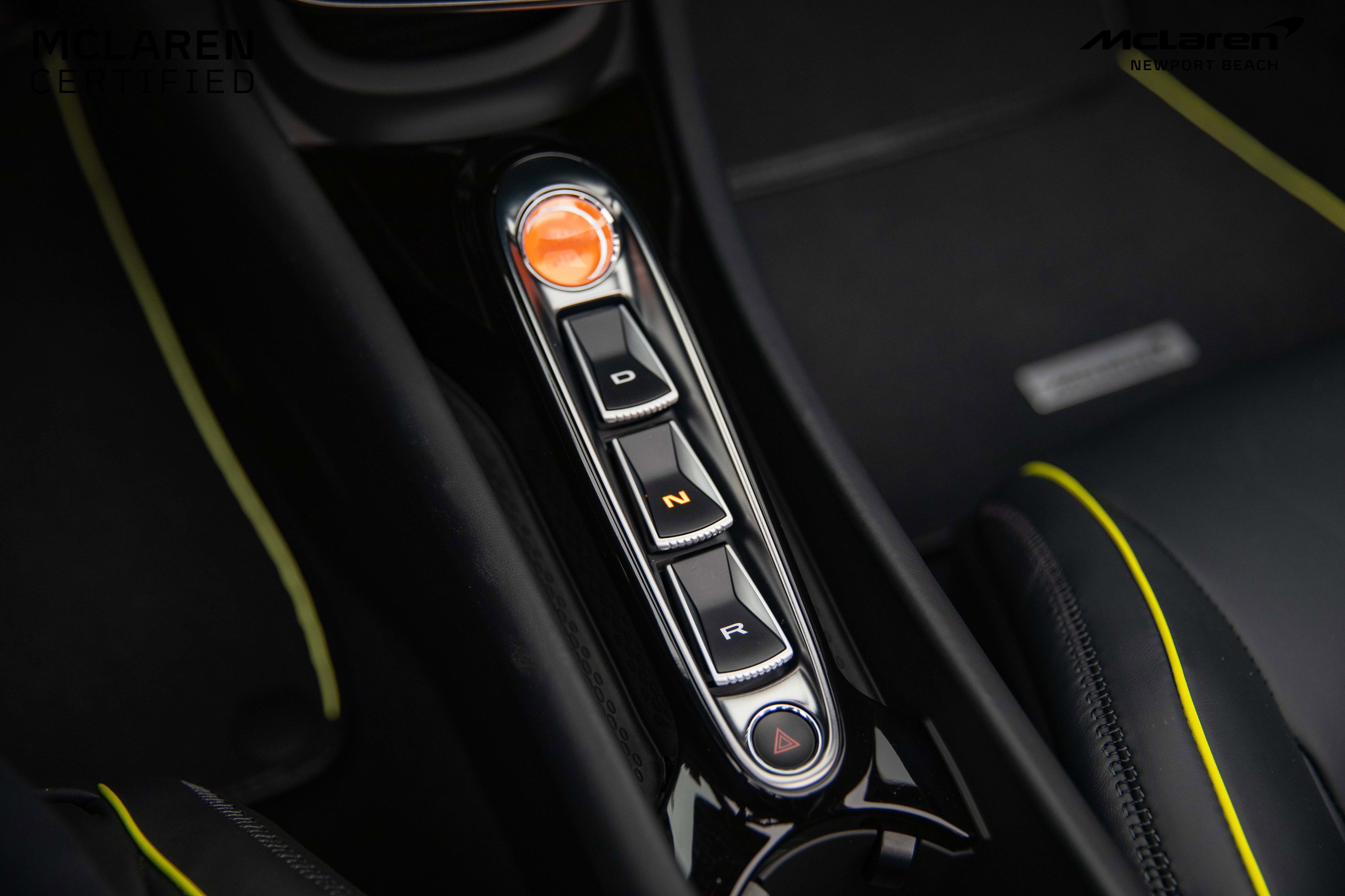 Used 2025 McLaren Artura Spider image 30