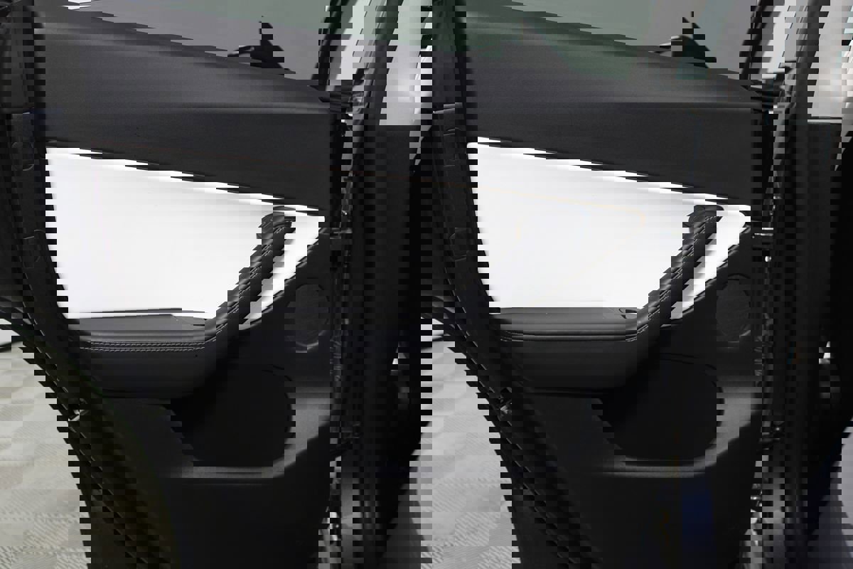 Used 2022 Tesla Model Y Long Range image 21