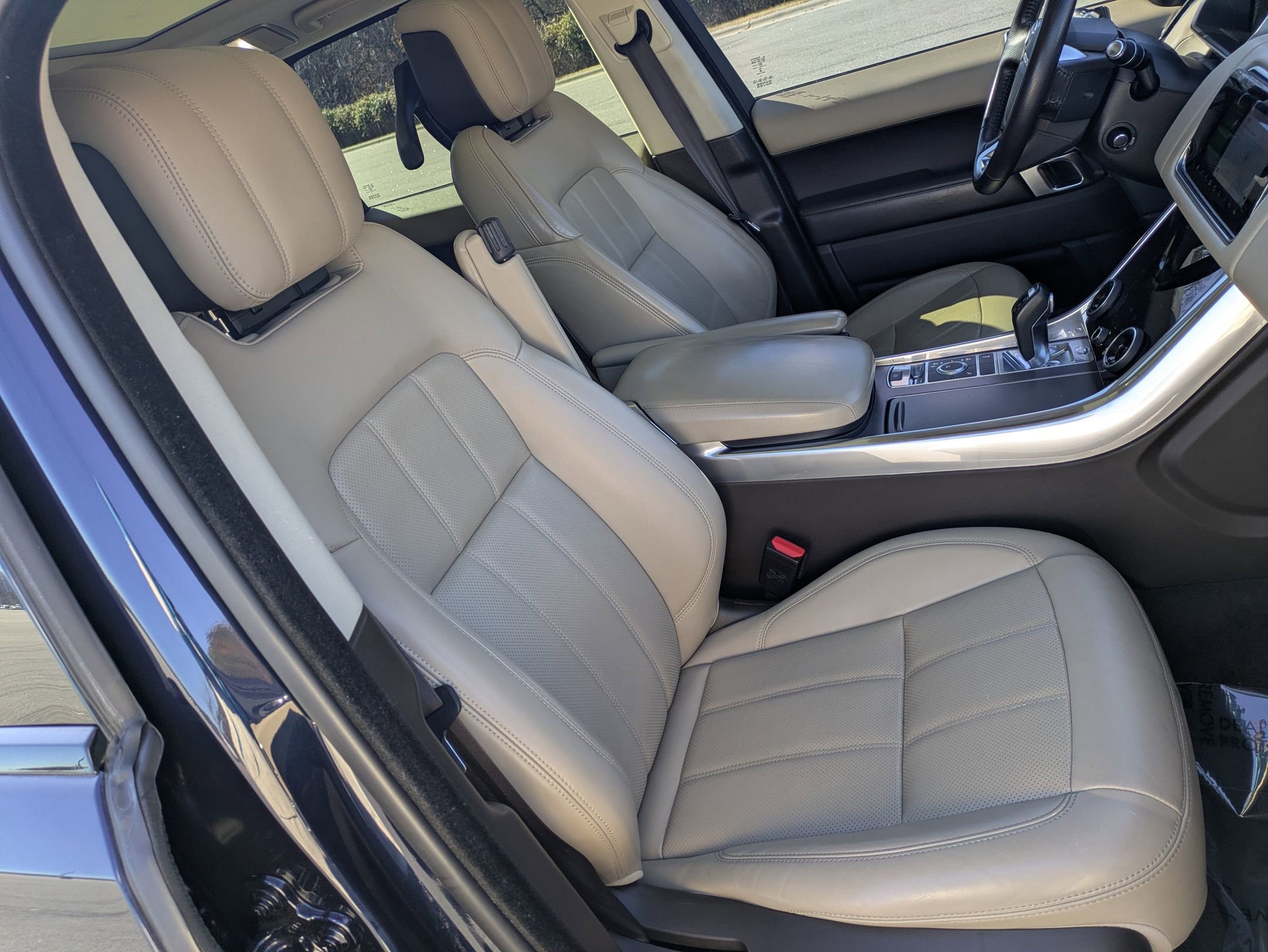 Used 2020 Land Rover Range Rover Sport HSE image 30