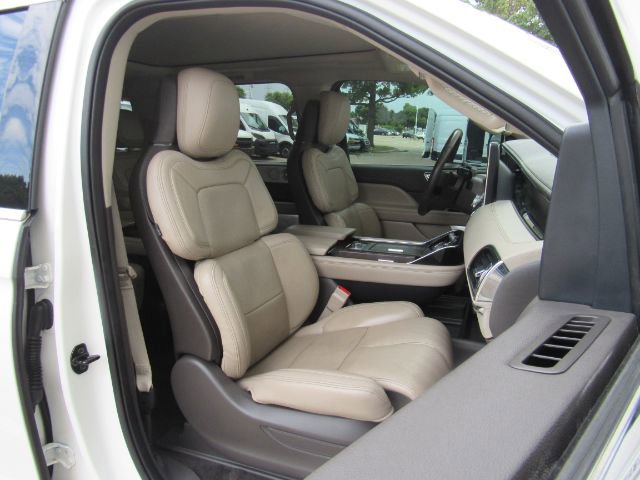 Used 2022 Lincoln Navigator Reserve image 24