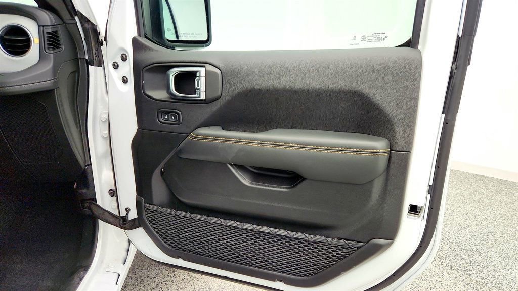 Used 2025 Jeep Wrangler Unlimited Sahara w/ Safety Group AWD/4WD image 26