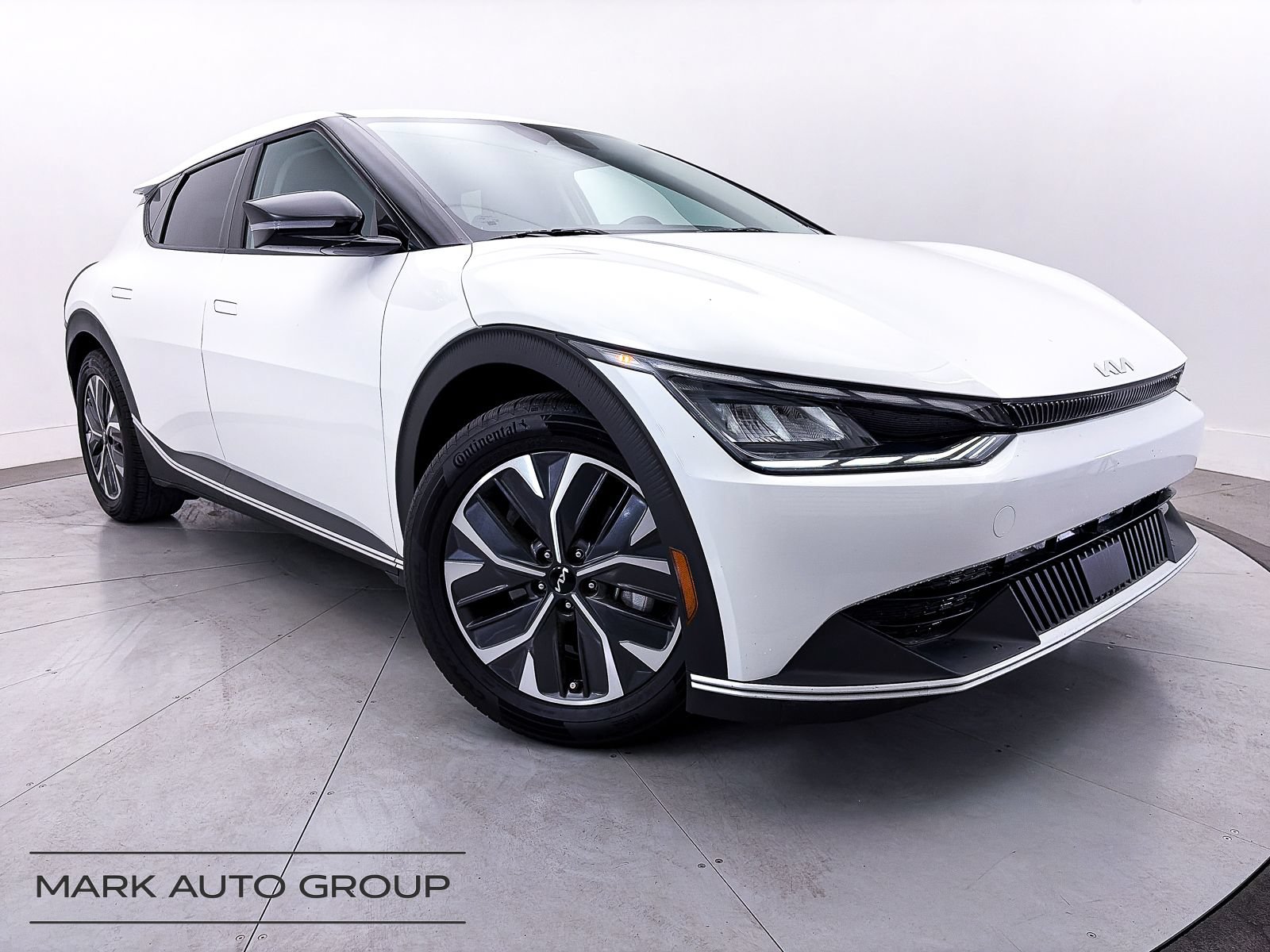 Certified 2022 Kia EV6 Light RWD image 1