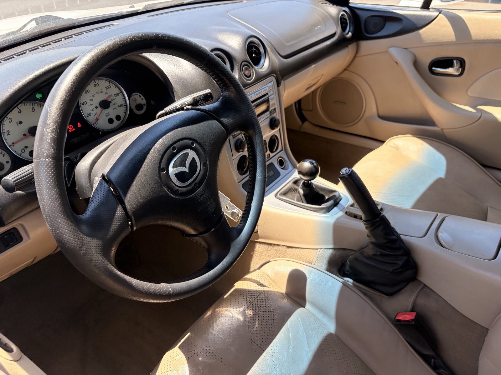 Used 2004 MAZDA MX-5 Miata LS RWD image 13