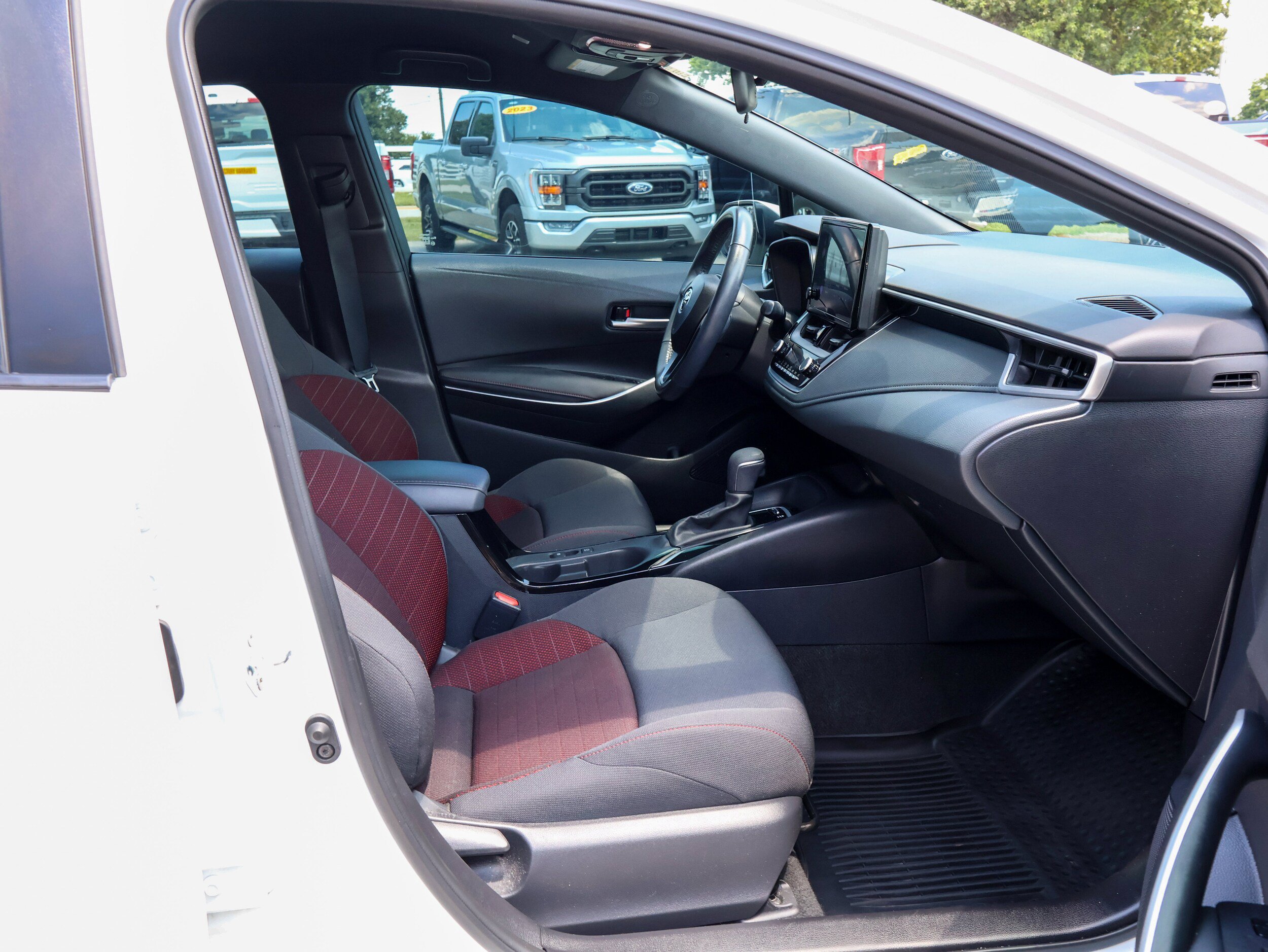 Used 2023 Toyota Corolla SE FWD image 24