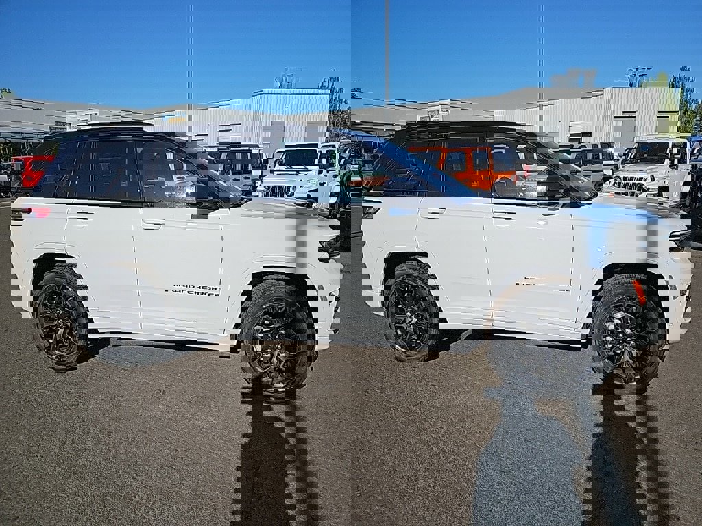 New 2025 Jeep Grand Cherokee Summit image 6