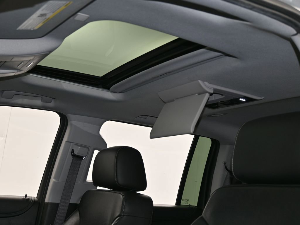 Used 2018 Chevrolet Suburban LT image 11