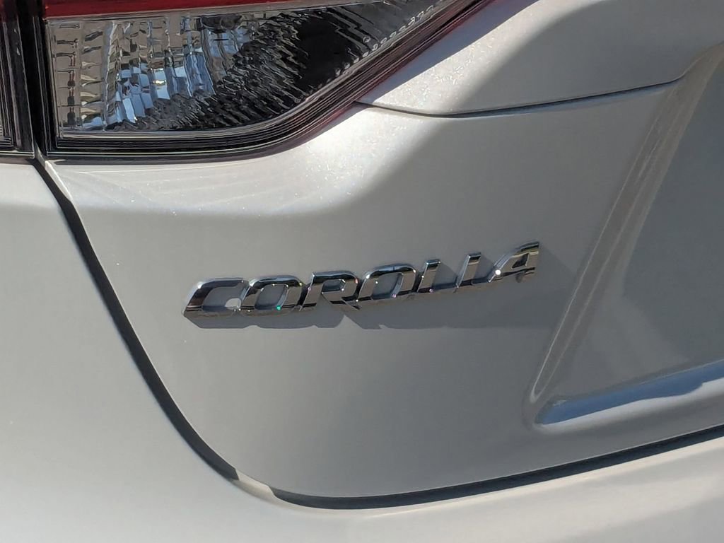 Used 2025 Toyota Corolla LE FWD image 11
