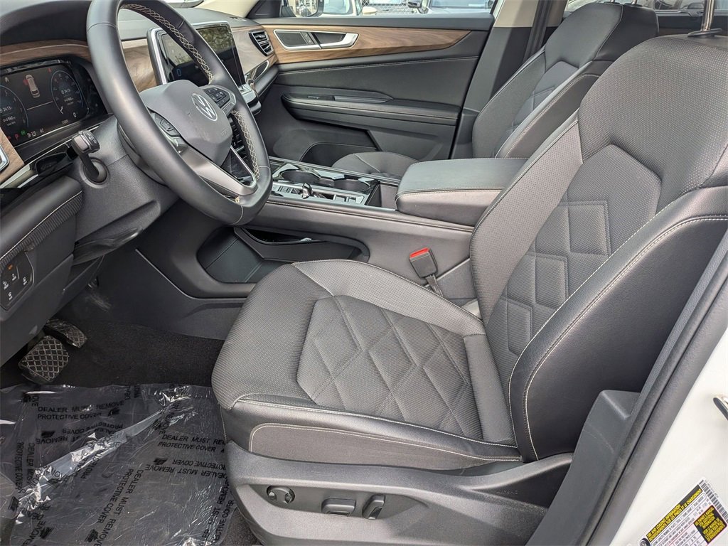 Used 2024 Volkswagen Atlas SE image 25