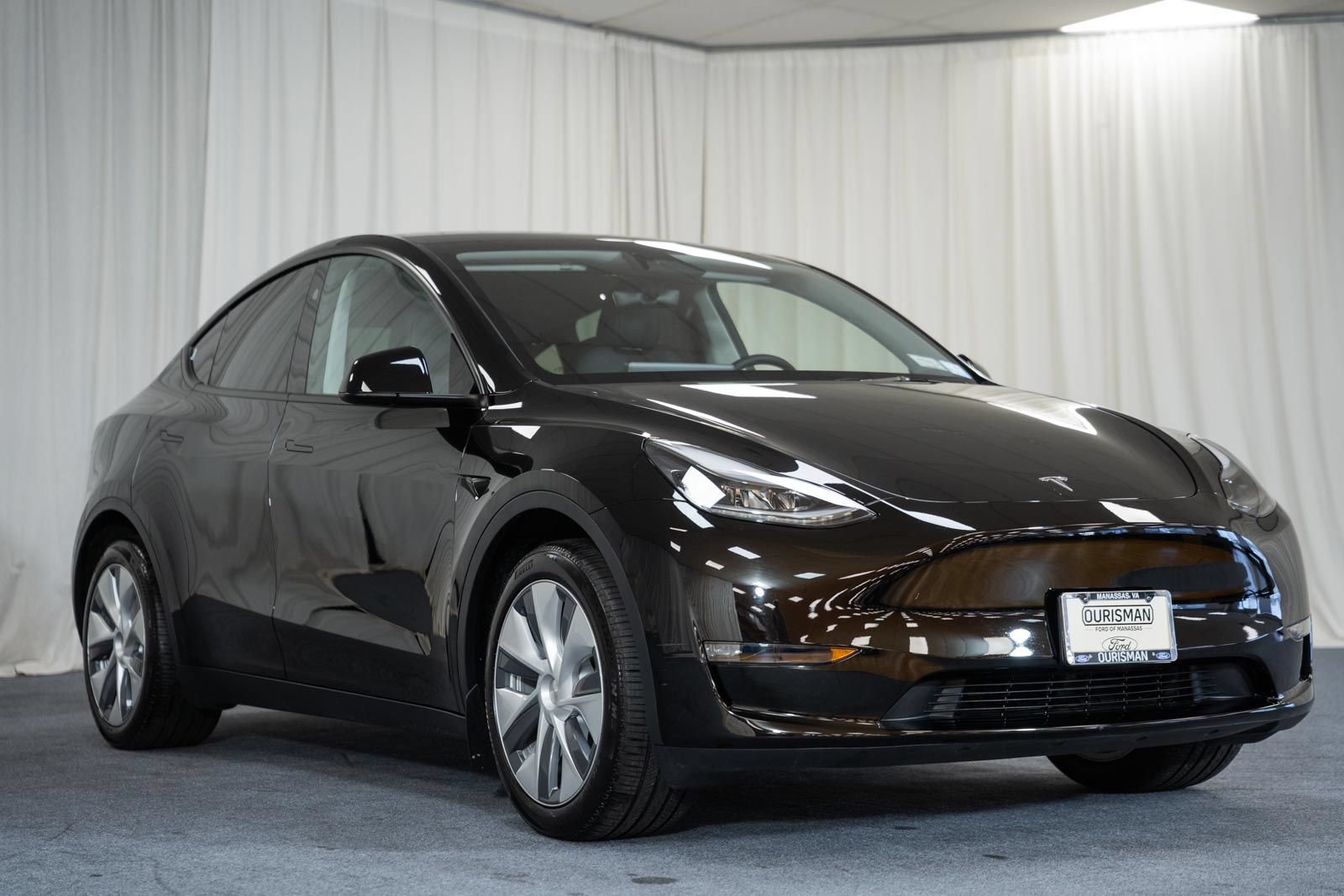 Used 2024 Tesla Model Y Long Range AWD/4WD image 1