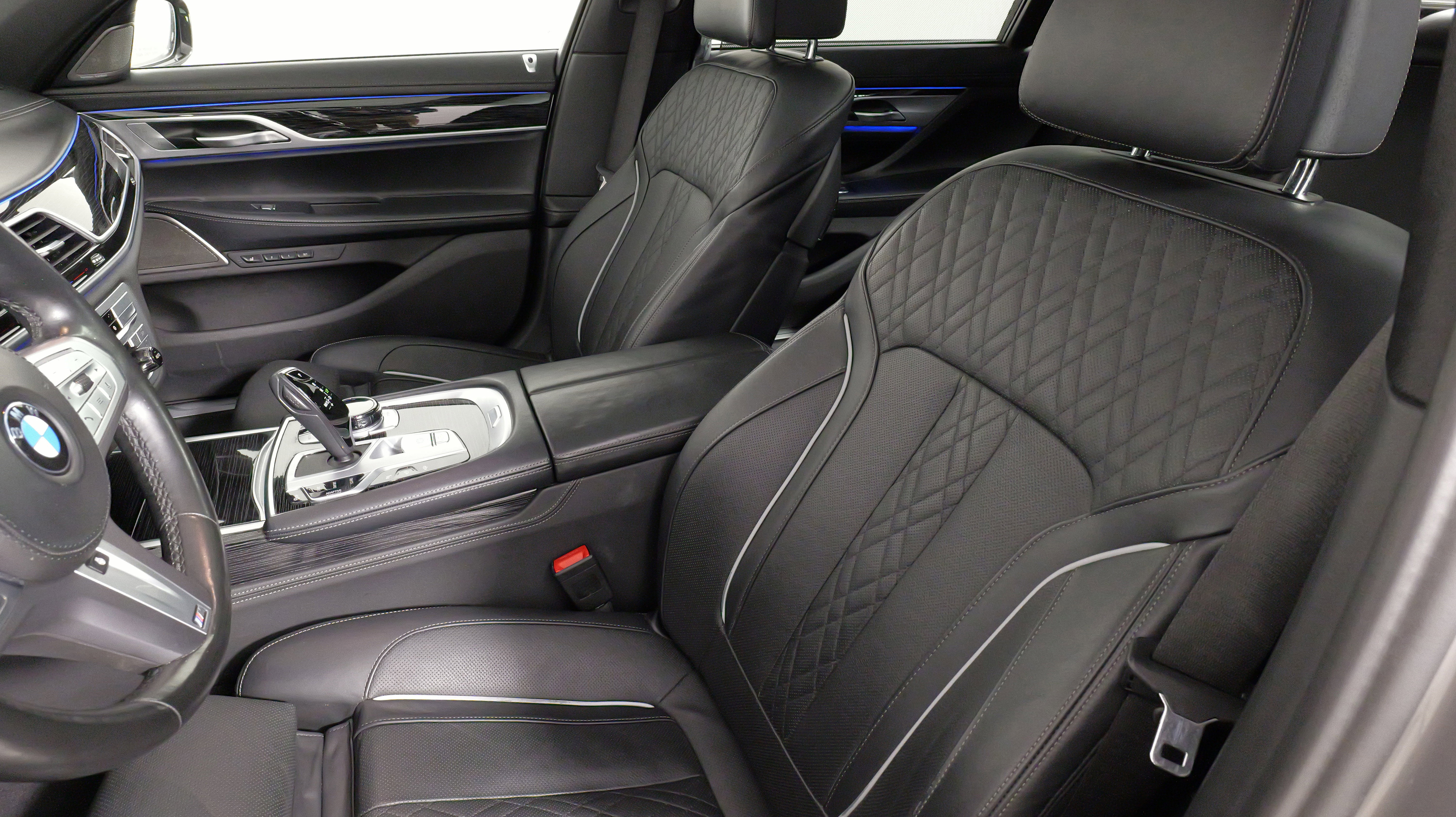 Used 2022 BMW 750i xDrive w/ Executive Package image 32