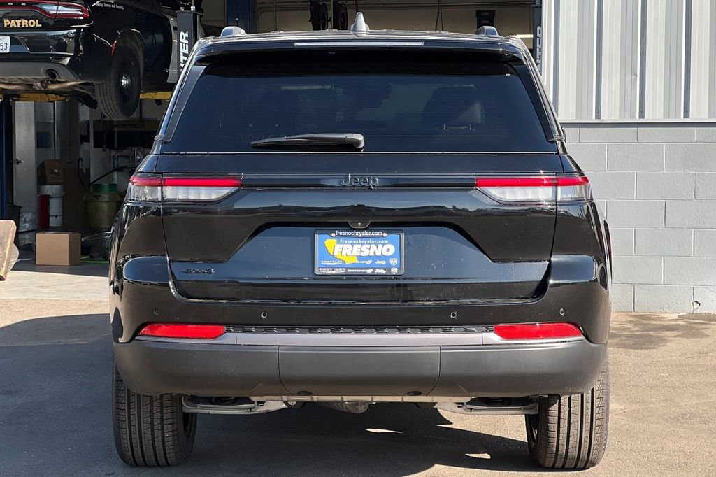 New 2026 Jeep Grand Cherokee Limited w/ Limited Altitude Package image 5