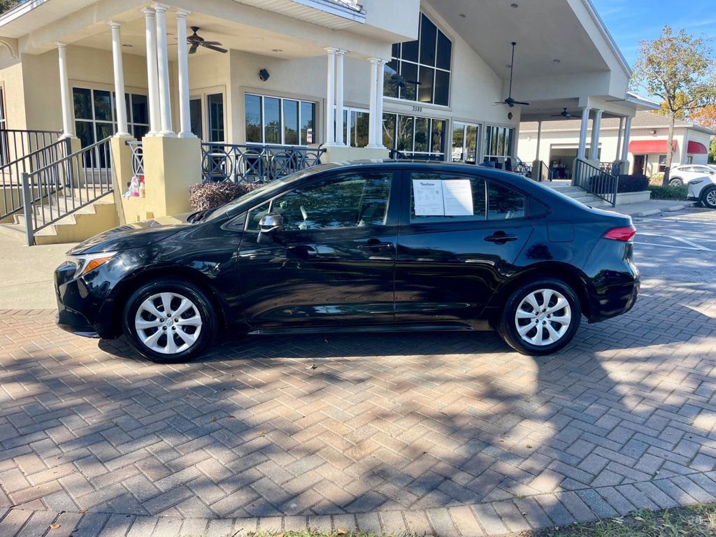 Used 2025 Toyota Corolla LE FWD image 2