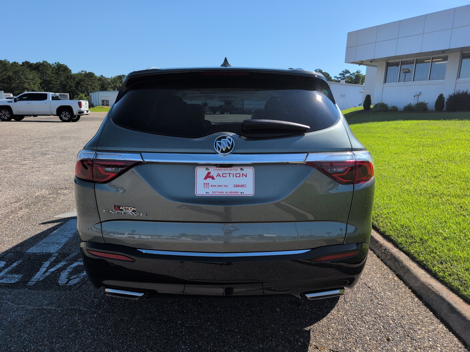 Used 2023 Buick Enclave Premium w/ Experience Buick Package FWD image 3