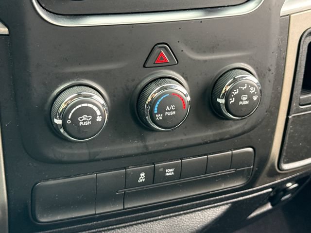 Used 2016 RAM 1500 Classic SLT AWD/4WD image 32