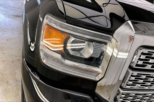 Used 2018 GMC Sierra 2500 Denali w/ Duramax Plus Package AWD/4WD image 26