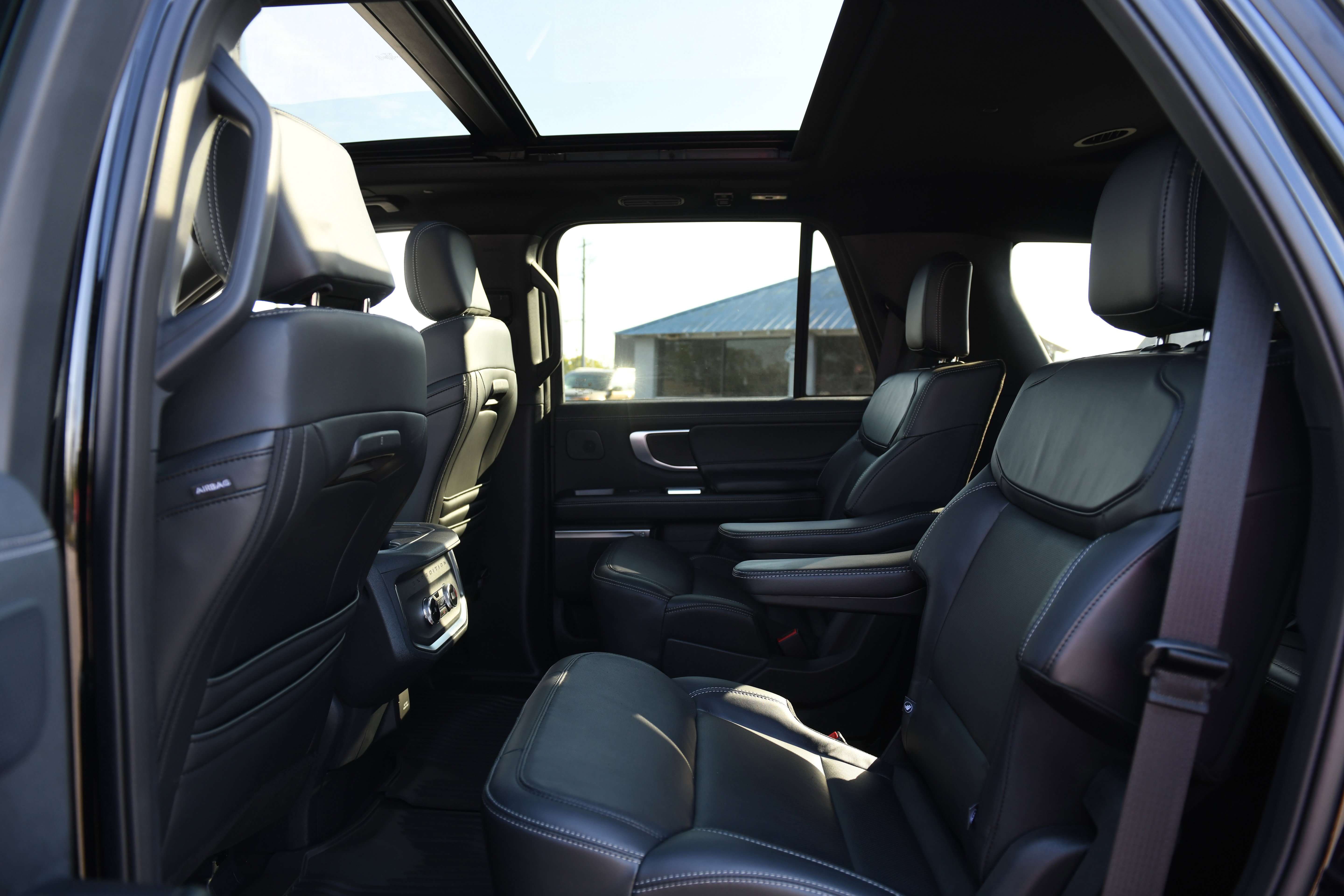 Used 2025 Ford Expedition Platinum w/ Stealth Performance Package image 15