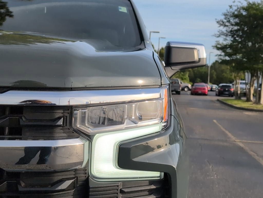 Used 2025 Chevrolet Silverado 1500 LT AWD/4WD image 12