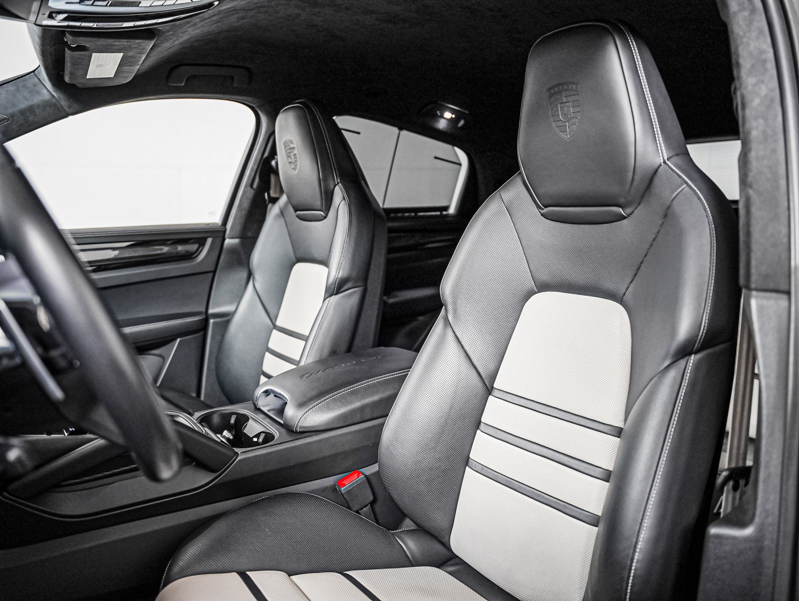 Certified 2022 Porsche Cayenne Turbo GT AWD/4WD image 4