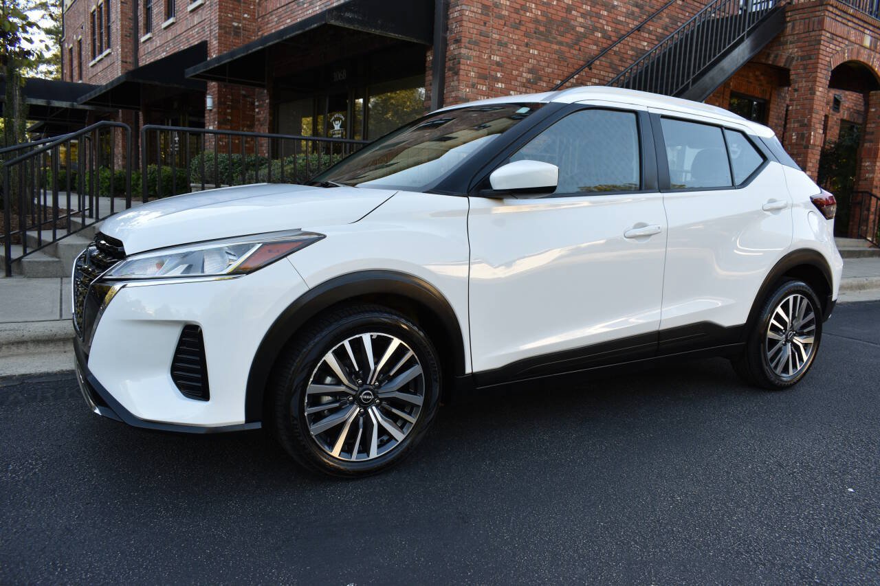 Used 2022 Nissan Kicks SV FWD image 2