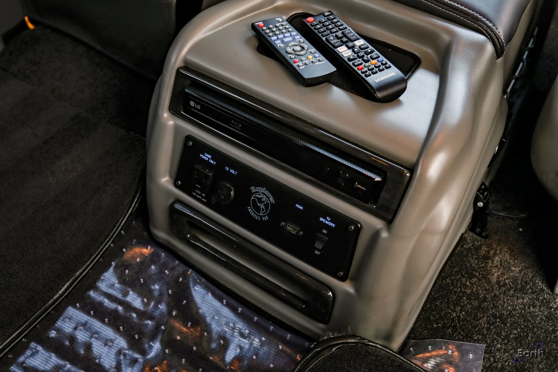 Used 2023 Chevrolet Express 2500 image 76