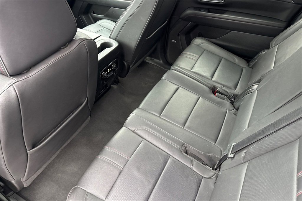 Used 2024 Chevrolet Suburban RST image 5