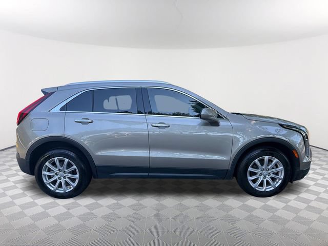 Used 2023 Cadillac XT4 Luxury w/ Cold Weather Package FWD image 4