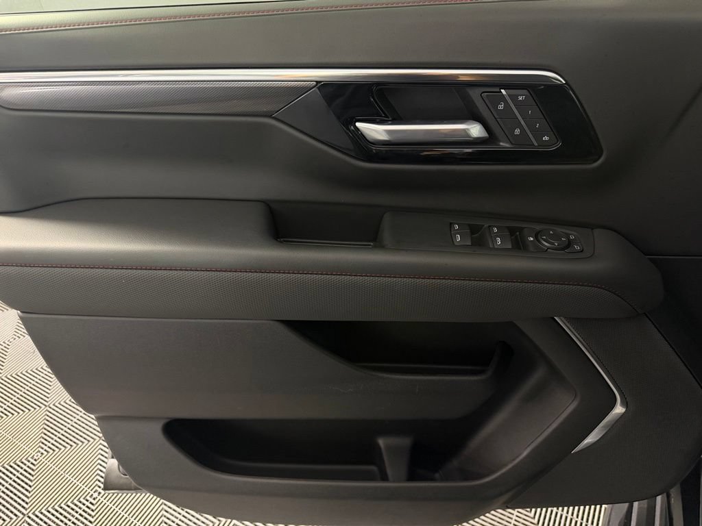 Used 2026 Chevrolet Suburban RST RWD image 19