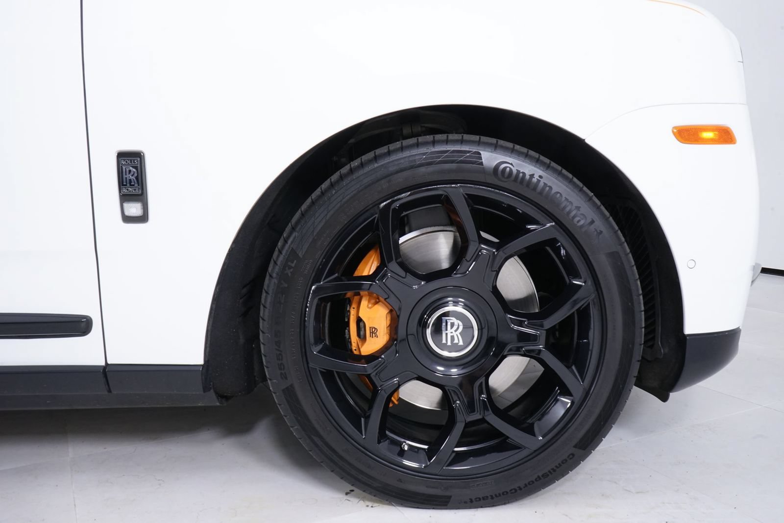 Used 2022 Rolls-Royce Cullinan Black Badge w/ Dark Exterior Package AWD/4WD image 15