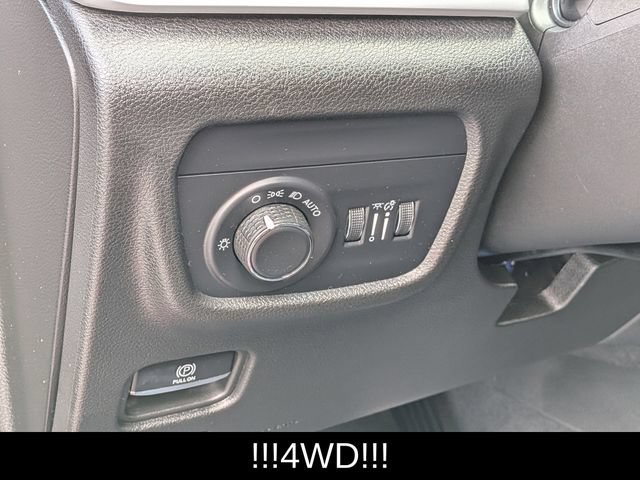 Used 2023 Jeep Grand Cherokee Laredo AWD/4WD image 15