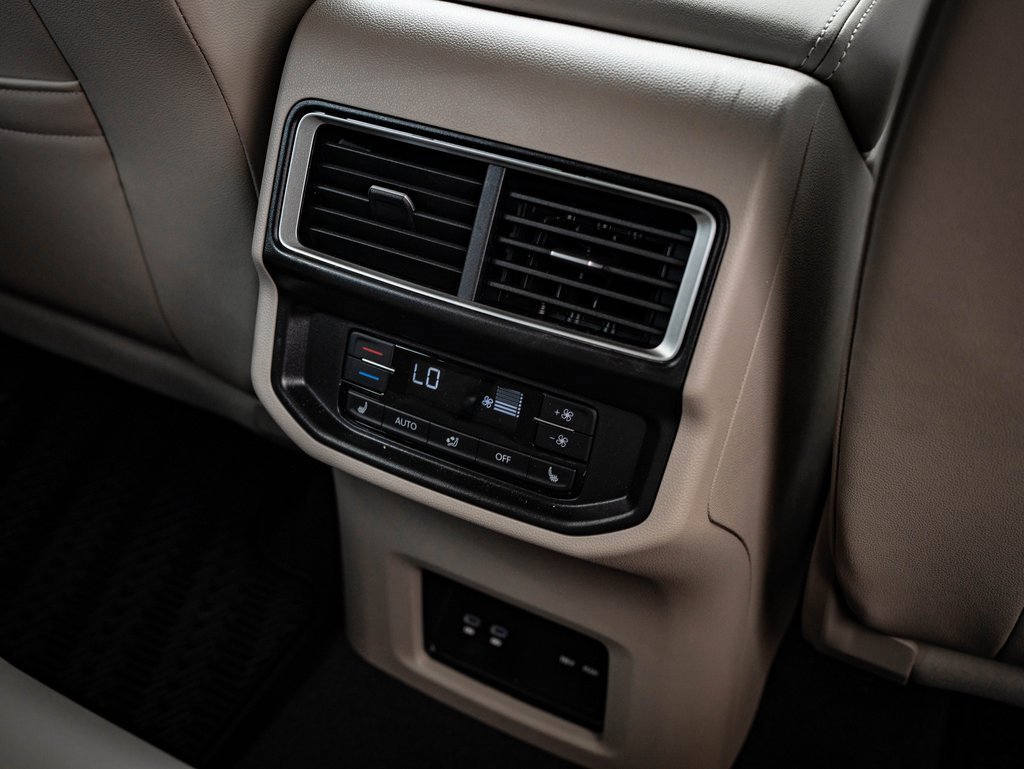 Used 2025 Volkswagen Atlas SEL Premium R-Line image 38