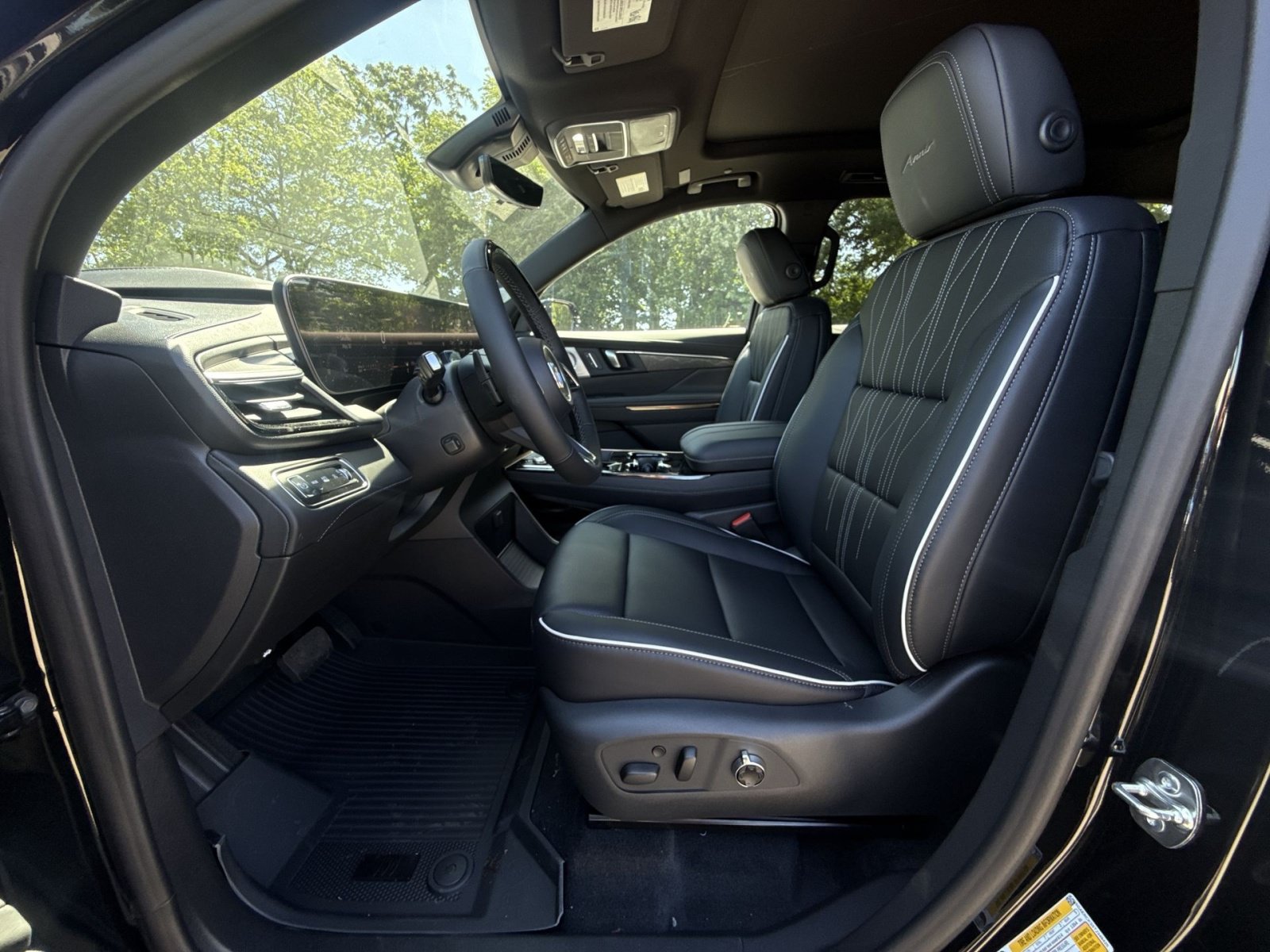 New 2026 Buick Enclave Avenir w/ Super Cruise Package FWD image 13