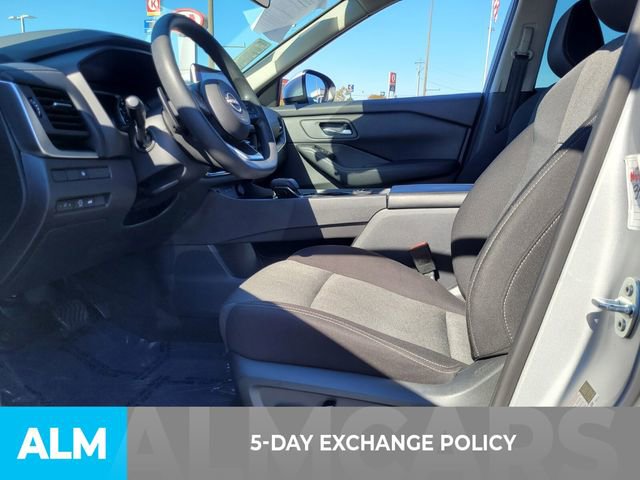 Used 2024 Nissan Rogue SV image 3