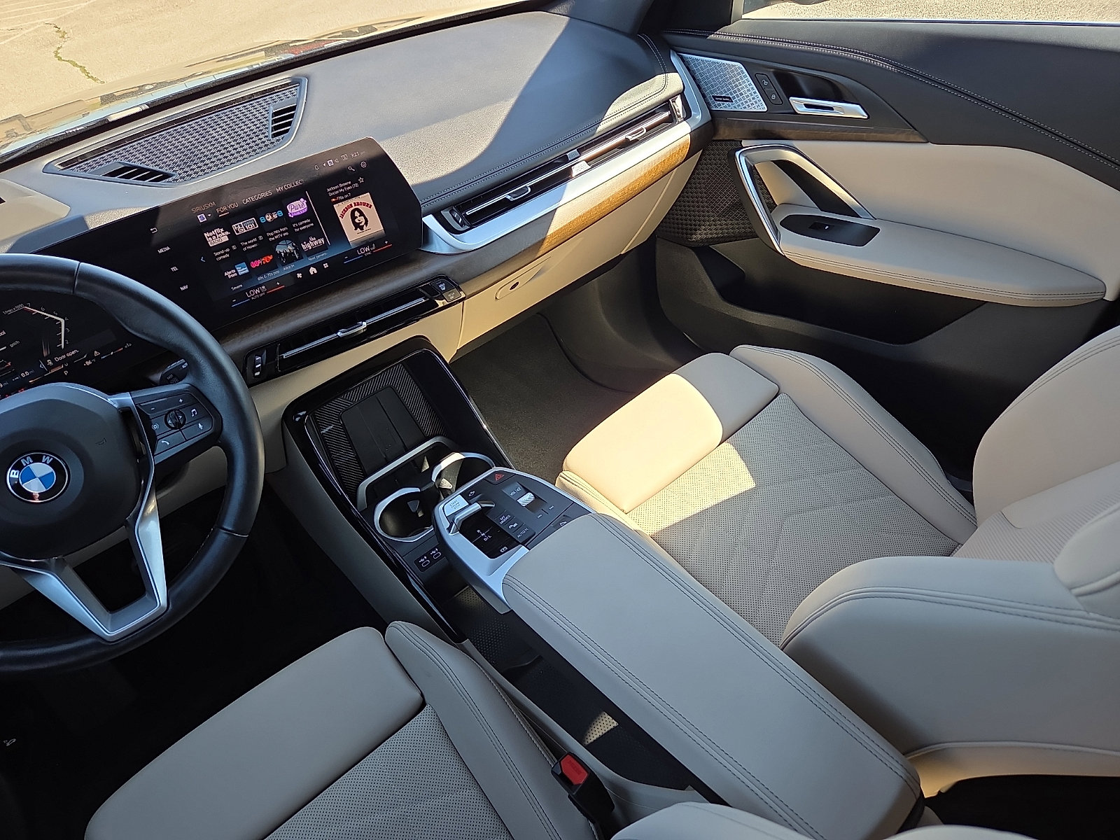 Used 2024 BMW X1 xDrive28i w/ Premium Package image 12