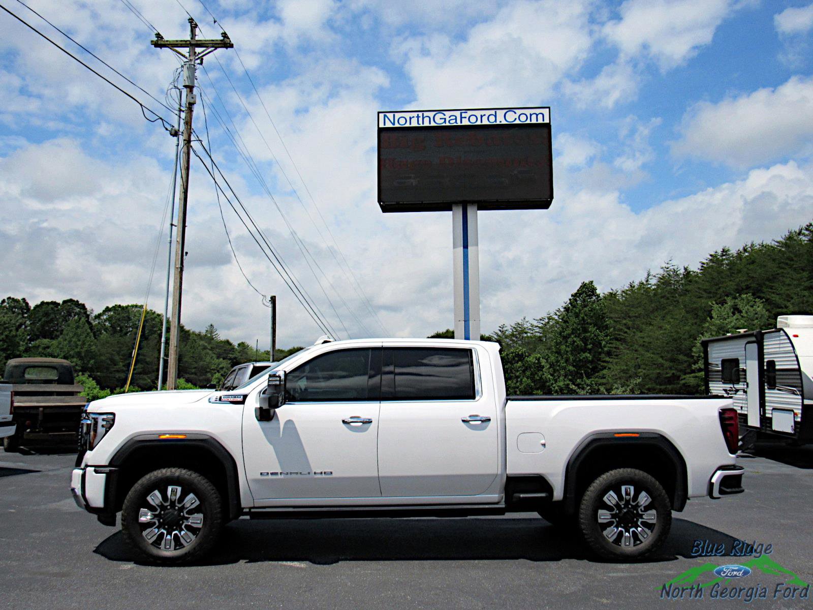 Used 2024 GMC Sierra 2500 Denali w/ Denali Reserve Package image 2