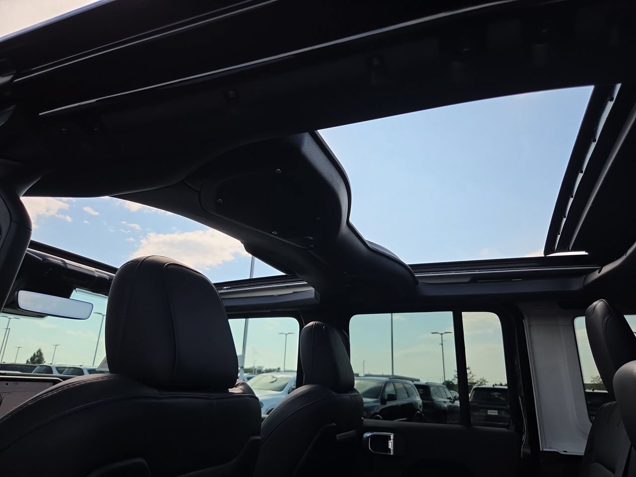 New 2027 Jeep Wrangler Unlimited Rubicon AWD/4WD image 23
