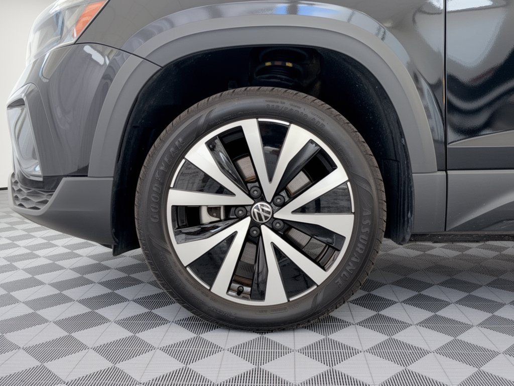 Used 2023 Volkswagen Taos SE w/ Panoramic Sunroof Package FWD image 13