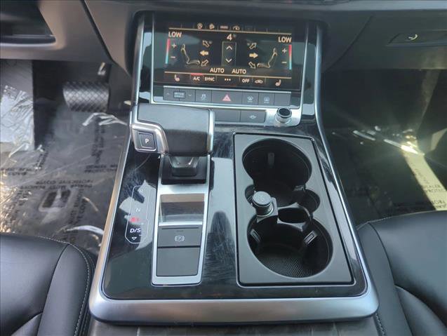 Used 2022 Audi Q8 Premium image 12