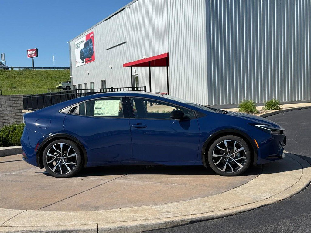New 2026 Toyota Prius Plug-In Hybrid FWD video 2