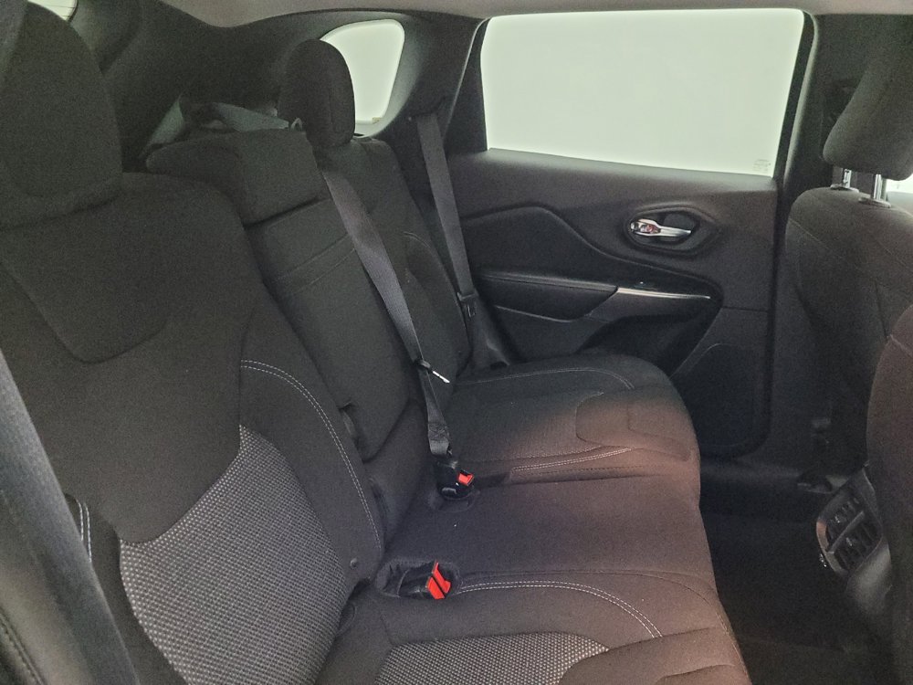 Used 2019 Jeep Cherokee Latitude w/ Popular Appearance Group image 19