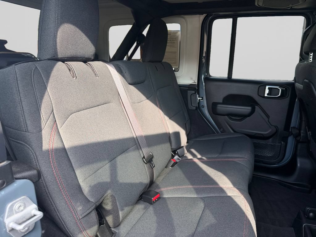 Used 2025 Jeep Wrangler Unlimited Rubicon AWD/4WD image 18