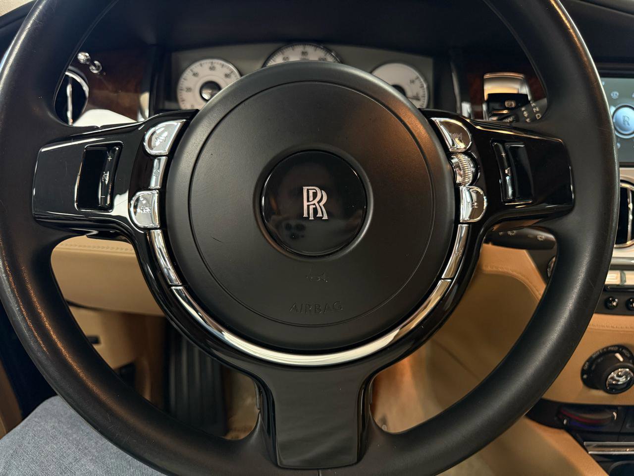 Used 2013 Rolls-Royce Ghost image 18